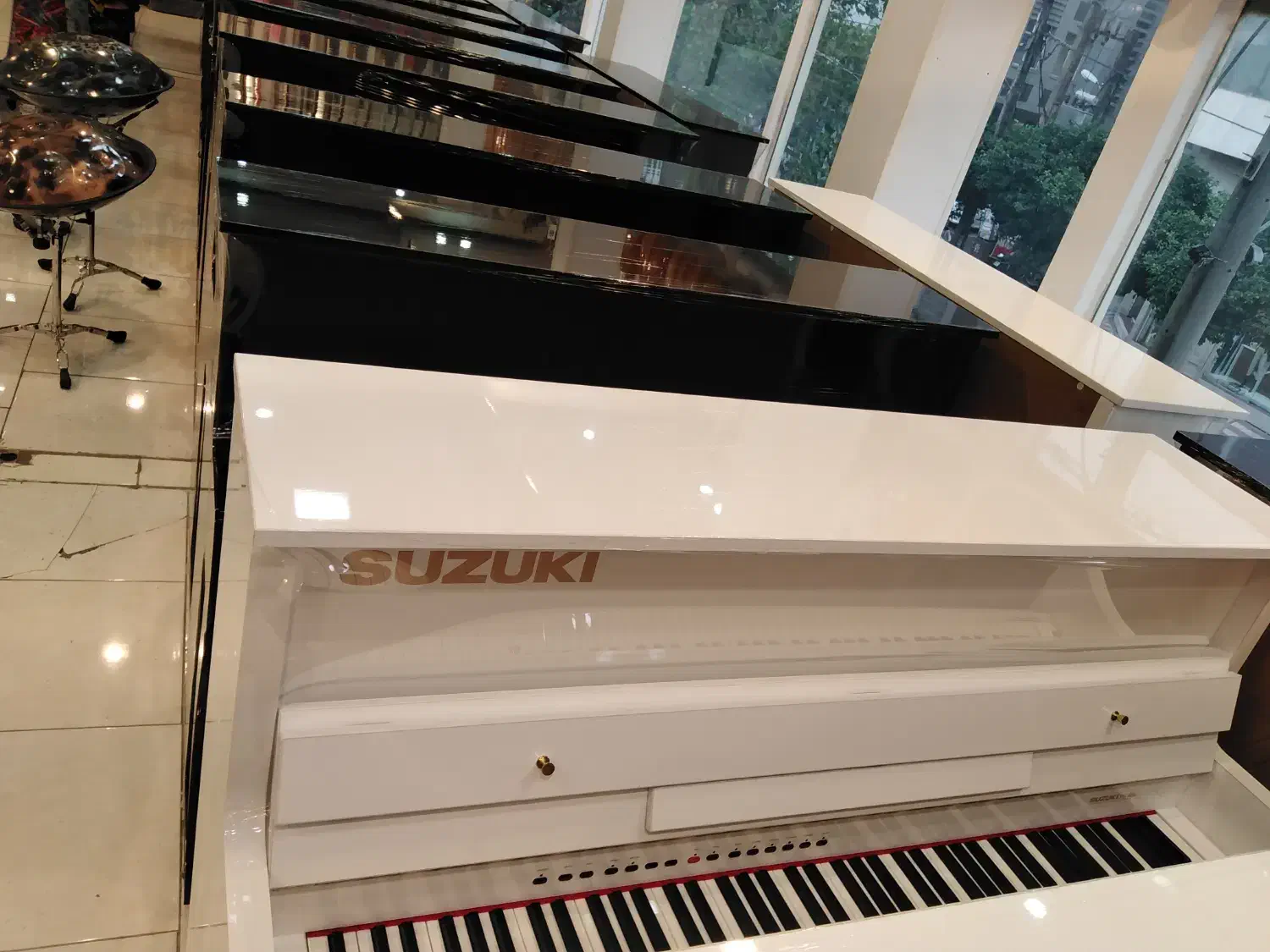 پیانو سوزوکی|پیانو، کیبورد، آکاردئون|آمل, |دیوار