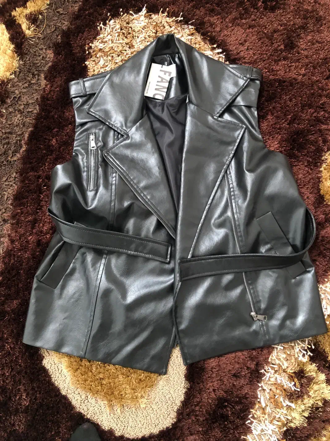 کت چرم|لباس|ایوان, |دیوار