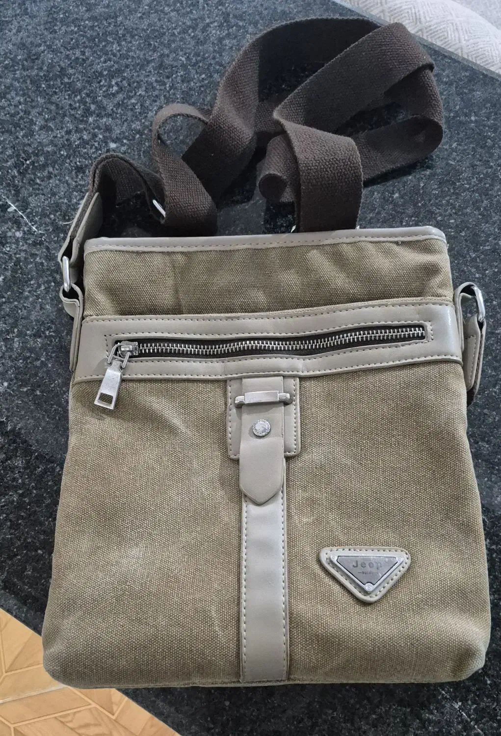 کیف|کیف، کفش، کمربند|آبیک, |دیوار