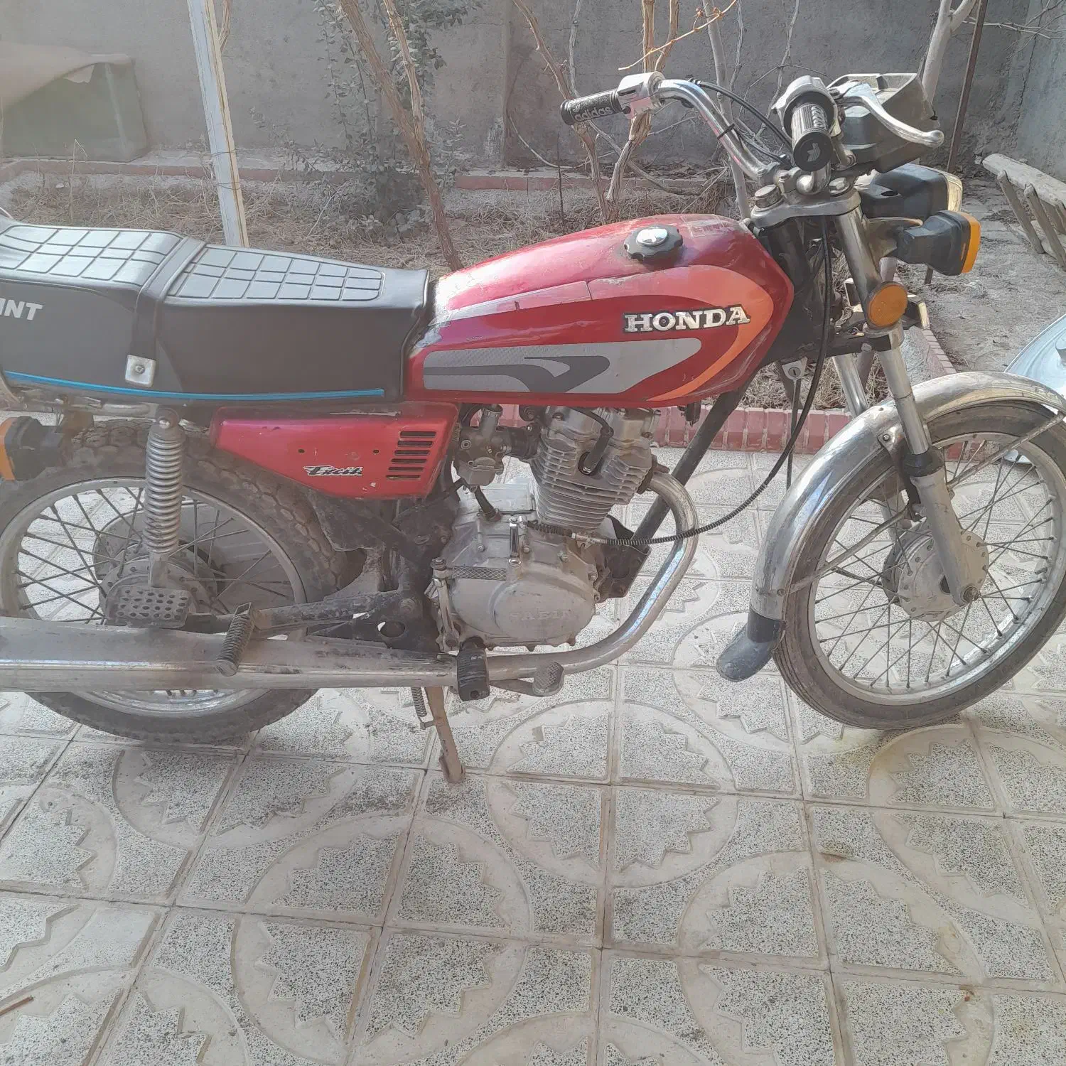 هندا۱۲۵|موتورسیکلت|تربت جام, میان جام|دیوار