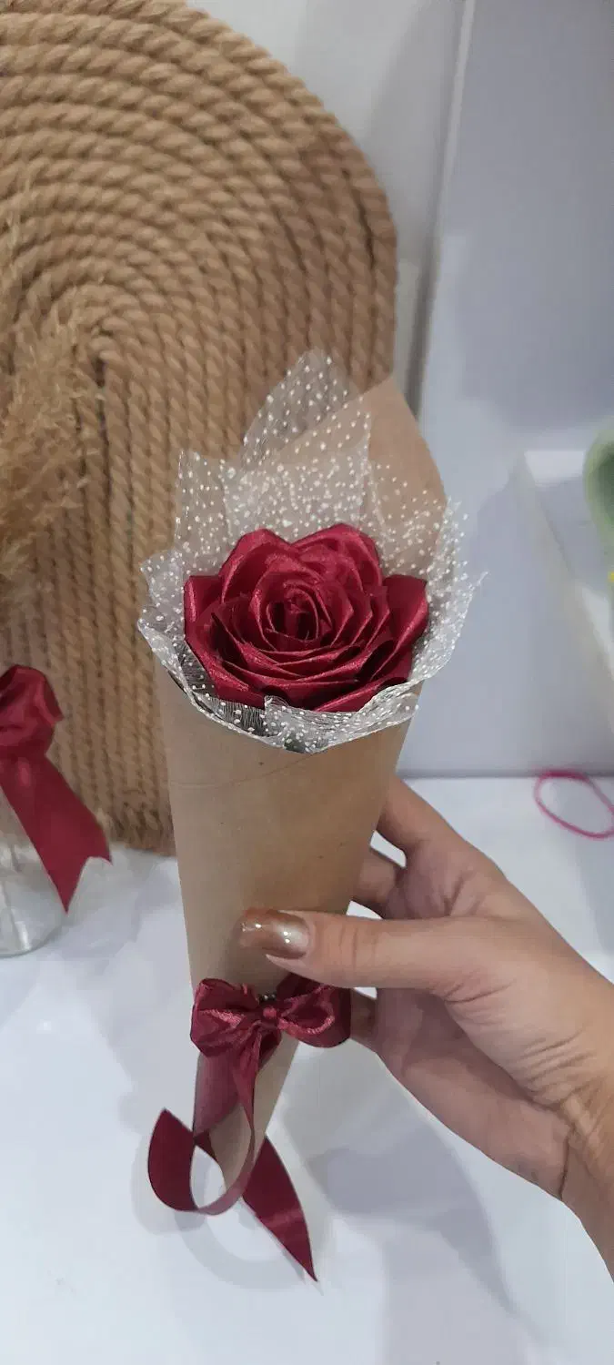 گل تک شاخه|گل مصنوعی|اسلام‌شهر, باغ فیض|دیوار