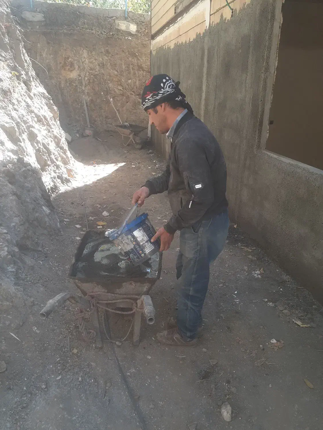 سیمانکاری وحفر چاه در خدمت همشهریان عزیز هستم|خدمات پیشه و مهارت|تویسرکان, |دیوار