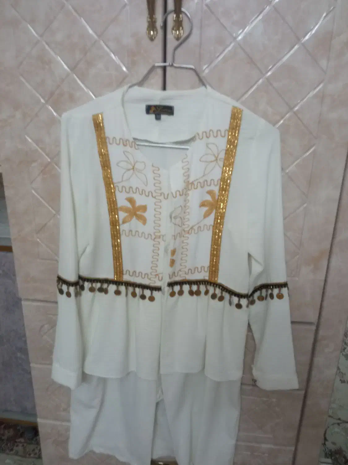 مانتو نو فقط یع بار پوشیده شده|لباس|کاشان, کارگر|دیوار