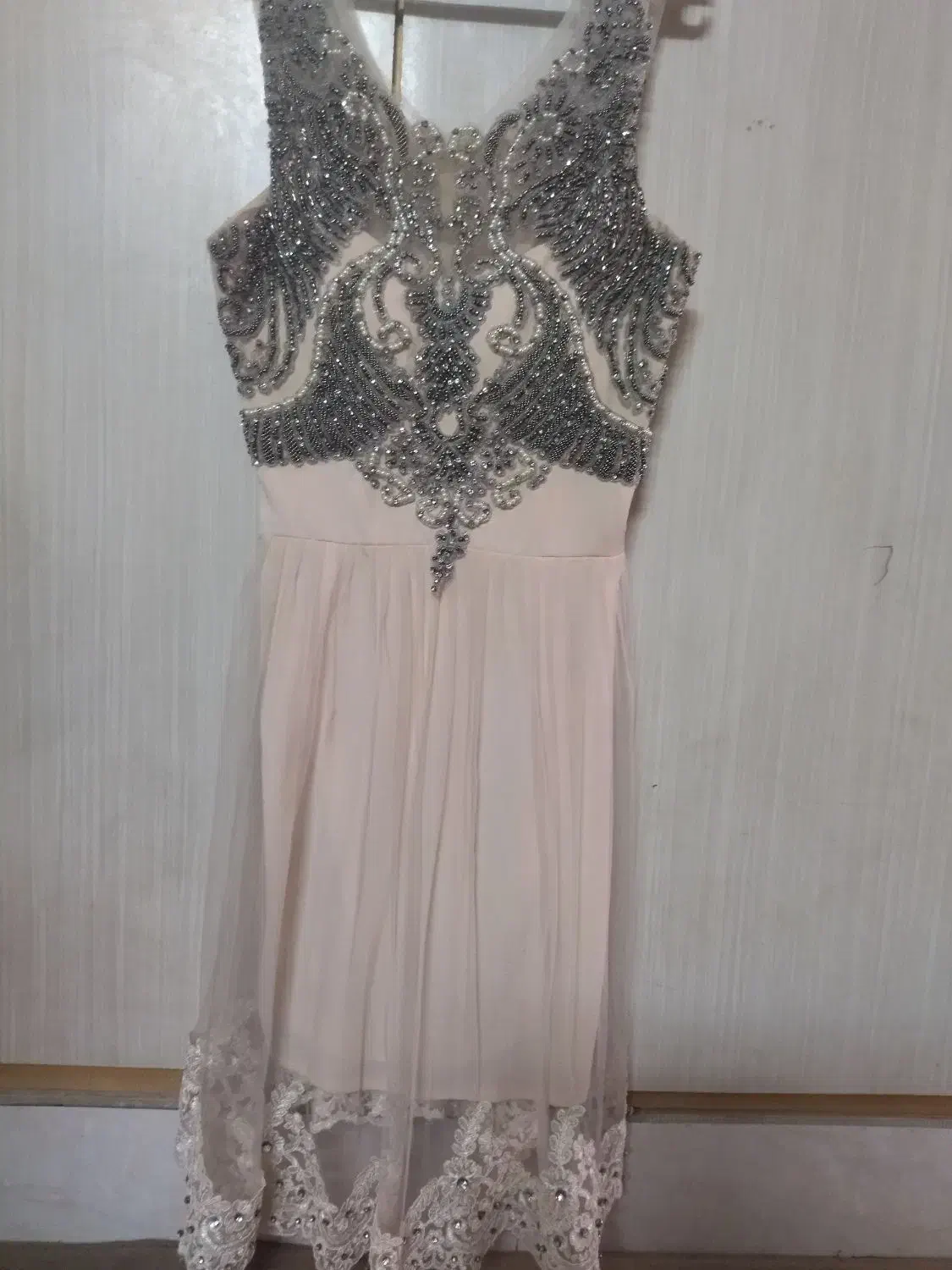 لباس مجلسی|لباس|قدس, شهرقدس|دیوار