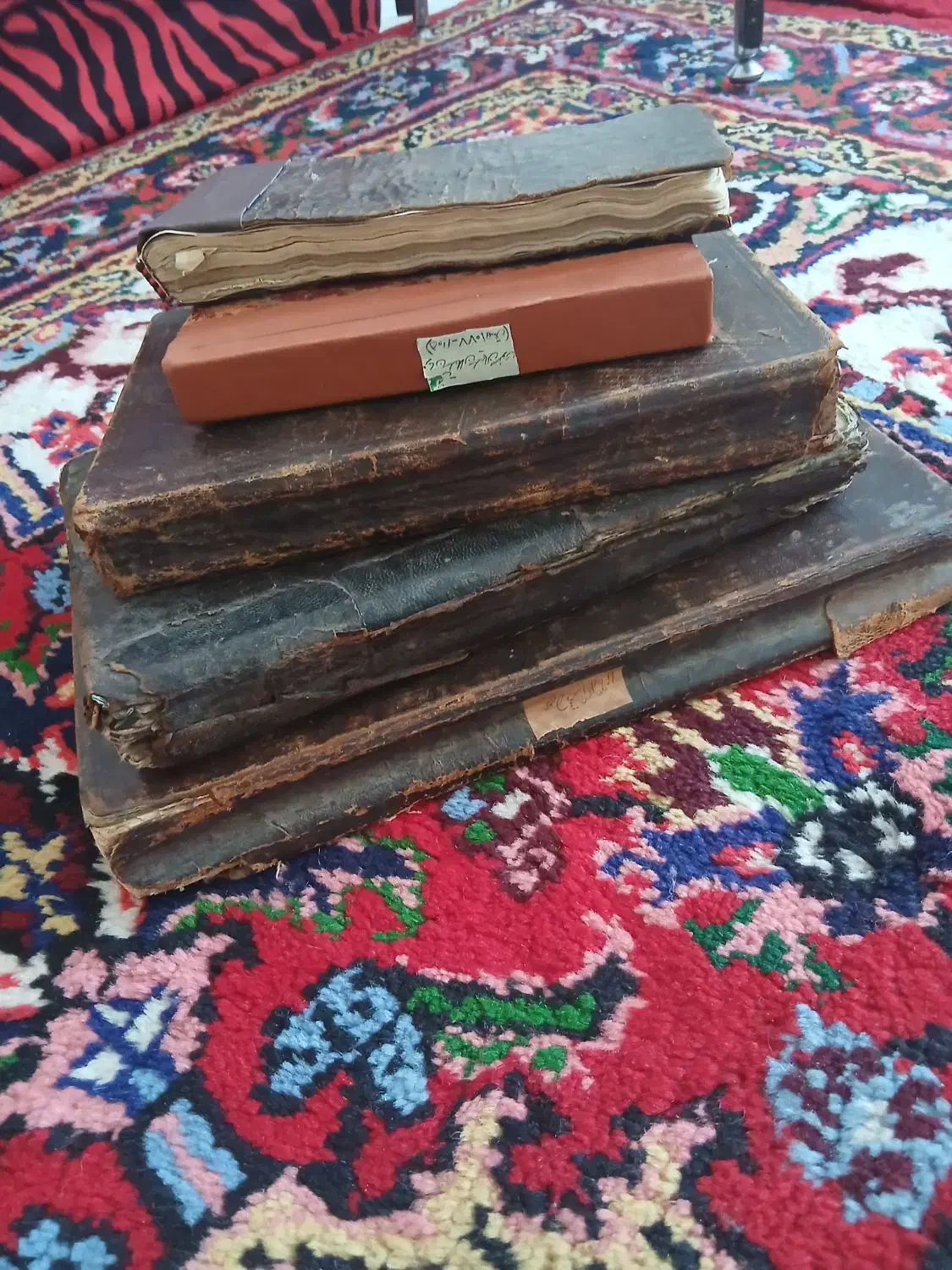 کتابای قدیمی ونفیس|کتاب و مجله تاریخی|تبریز, |دیوار