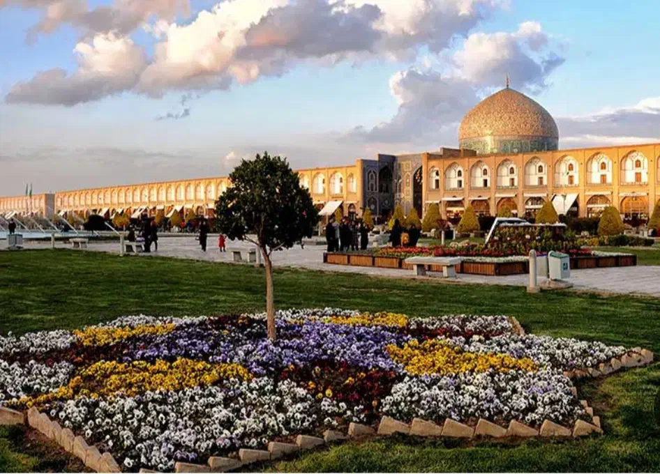 تور  اصفهان گردی (سی و سه پل میدان نقش جهان|تور و چارتر|رباط‌کریم, رباط‌کریم|دیوار