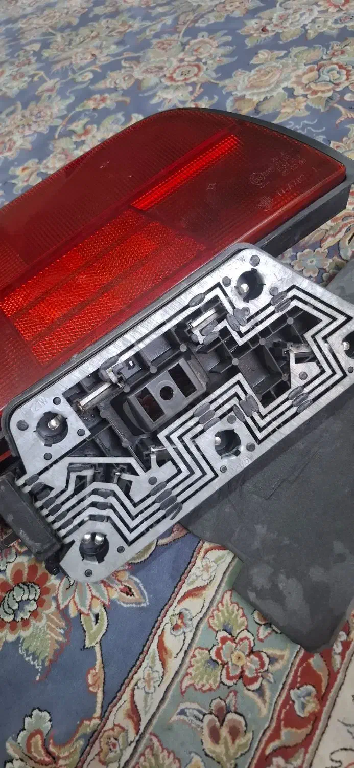 چراغ خطر سمت راننده پژو پارس همراه با کیت لامپ|قطعات یدکی و لوازم جانبی|مسجد سلیمان, |دیوار