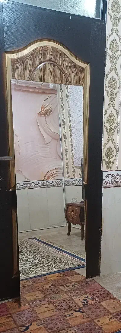 آیینه|آینه|قرچک, زیبا شهر|دیوار