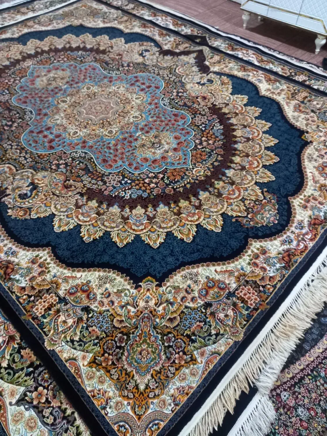 فرش۹متری ۷۰۰شانه|فرش|کوهدشت, |دیوار