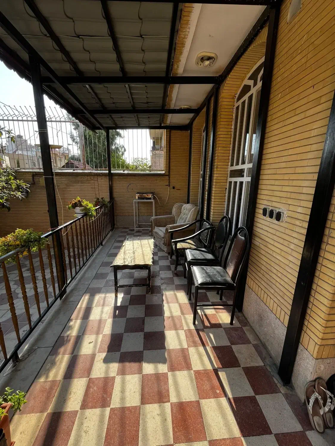 منزل  مبله حیات دار دربست پاسداران صدرا|اجارهٔ کوتاه‌مدت آپارتمان و سوئیت|صدرا-فارس, فاز ۱|دیوار