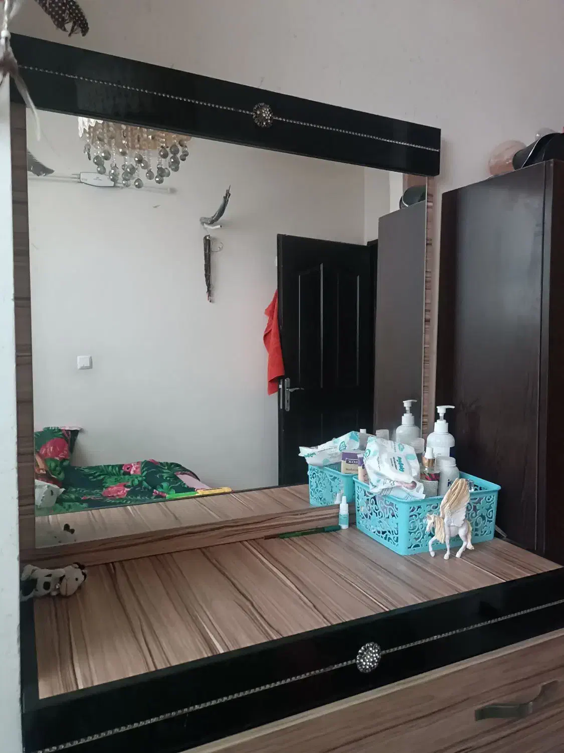 میز ارایشی|تخت و سرویس خواب|شاهینشهر, شهرک میلاد|دیوار