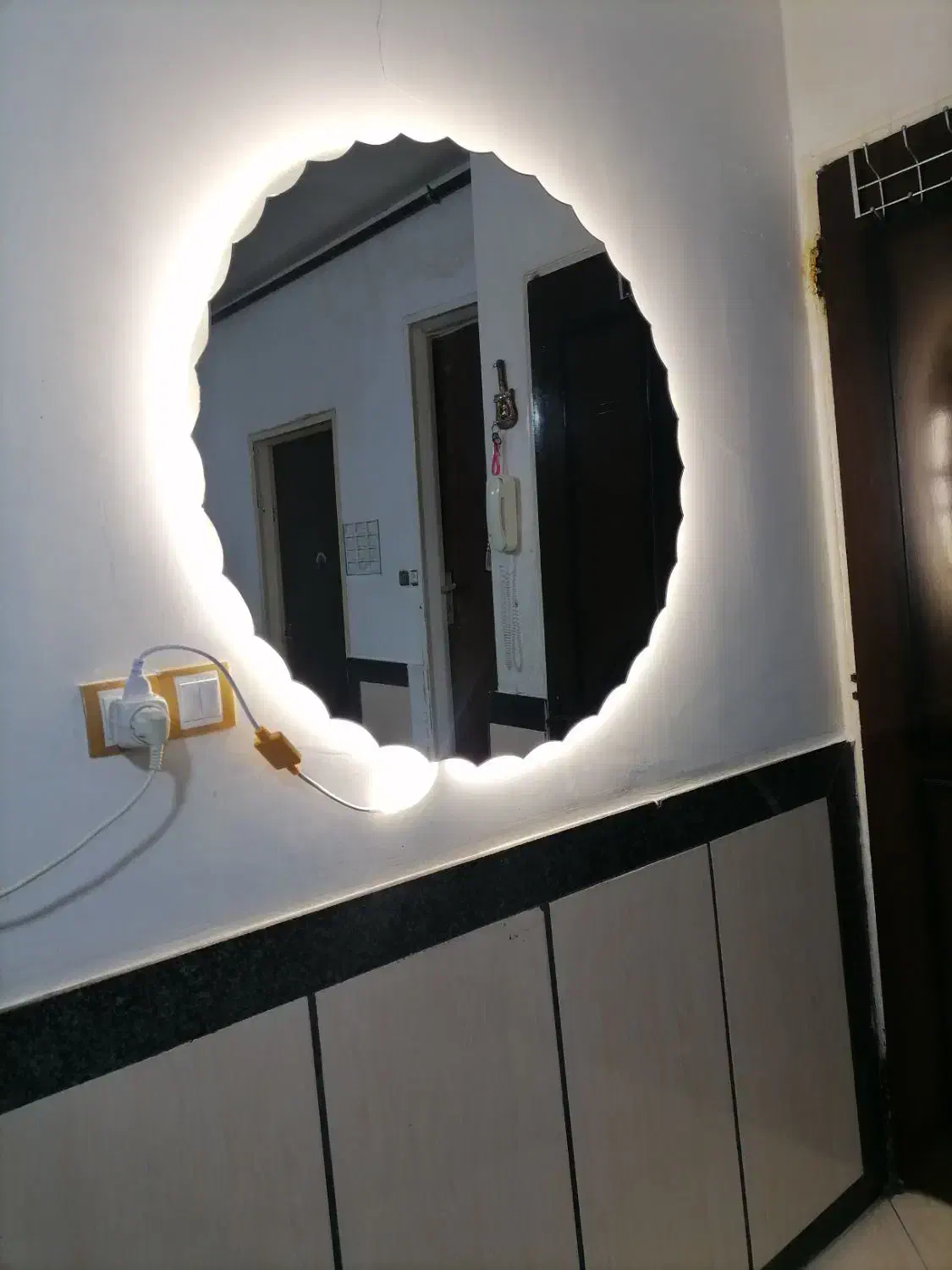 اینه|آینه|ملایر, |دیوار