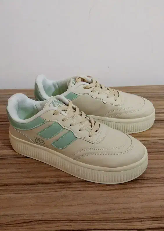 کتونی سایز ۳۹ زیره pu|کیف، کفش، کمربند|رشت, شالکو|دیوار