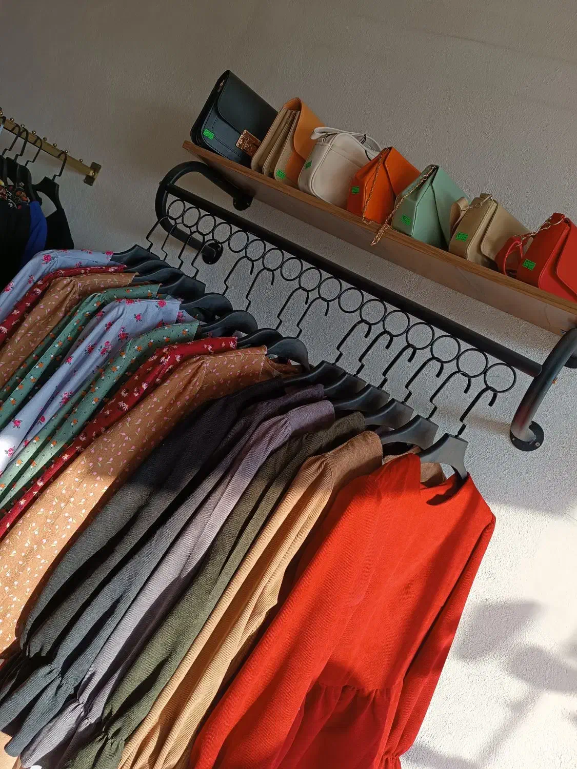 فروش عمده و تک  لباسهای زنانه .مستقیم از تولیدی|لباس|فومن, |دیوار