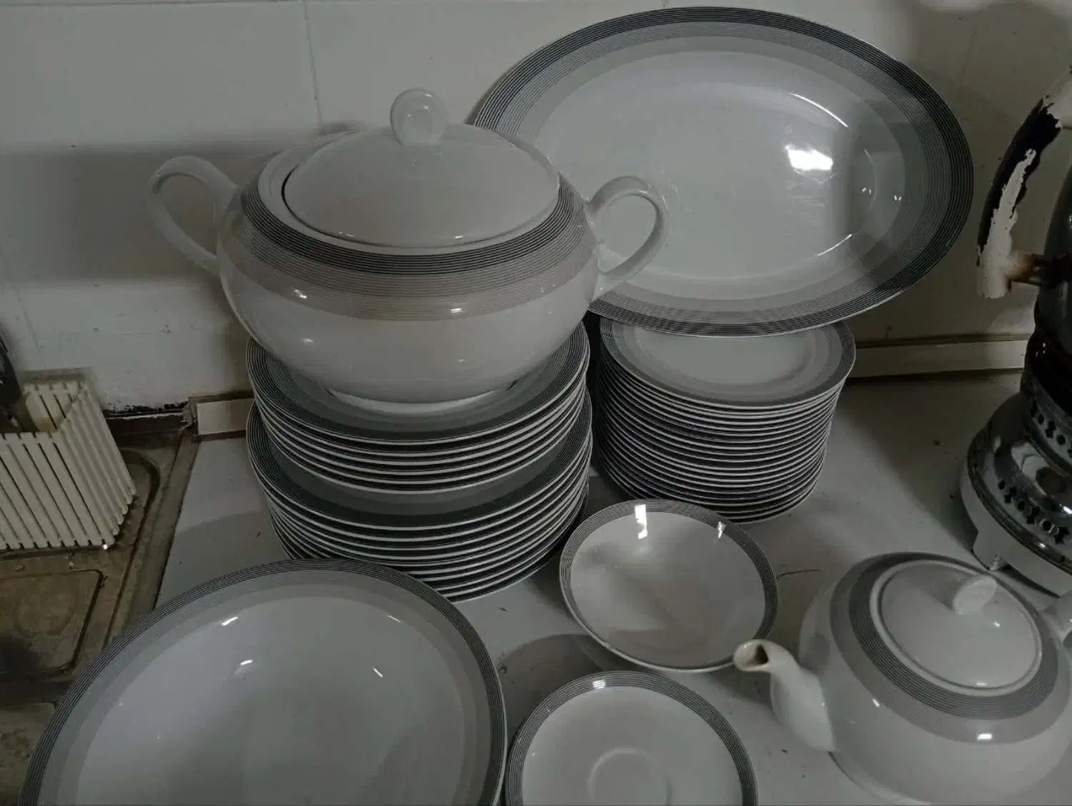 سرویس چینی زرین سری ایتالیا اف مدل سیلور لاینر|ظروف سرو و پذیرایی|مشهد, امیر|دیوار