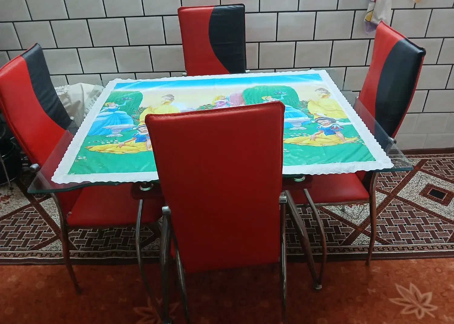 میزوصندلی قرمزومشکی|میز و صندلی غذاخوری|خمینی‌شهر, |دیوار