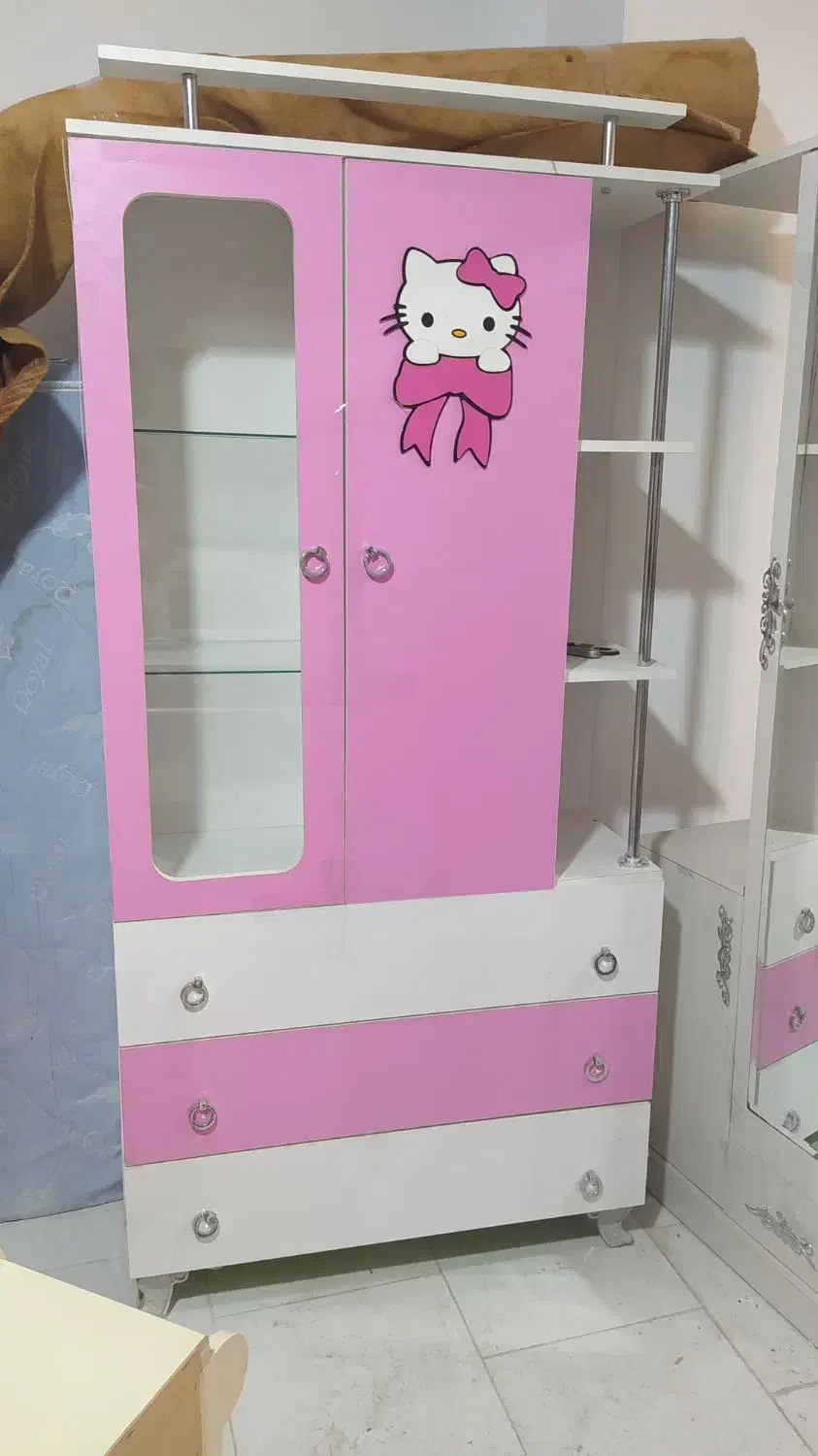 کمد بچه و روروئک و تخت نوزادی|اسباب و اثاث بچه|رباطکریم, مسکن مهر آبشناسان|دیوار