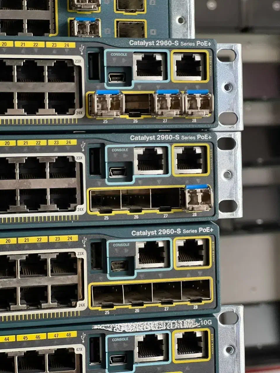 سوییچ شبکه لایه دو ۲۹۶۰ سیسکو cisco|مودم و تجهیزات شبکه|تهران, جمهوری|دیوار