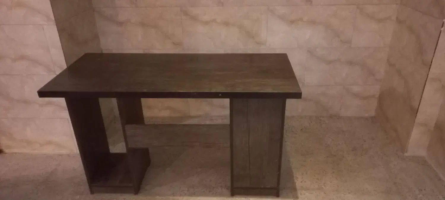 میز تحریر سالم در حد نو|میز تحریر و کامپیوتر|اشتهارد, |دیوار