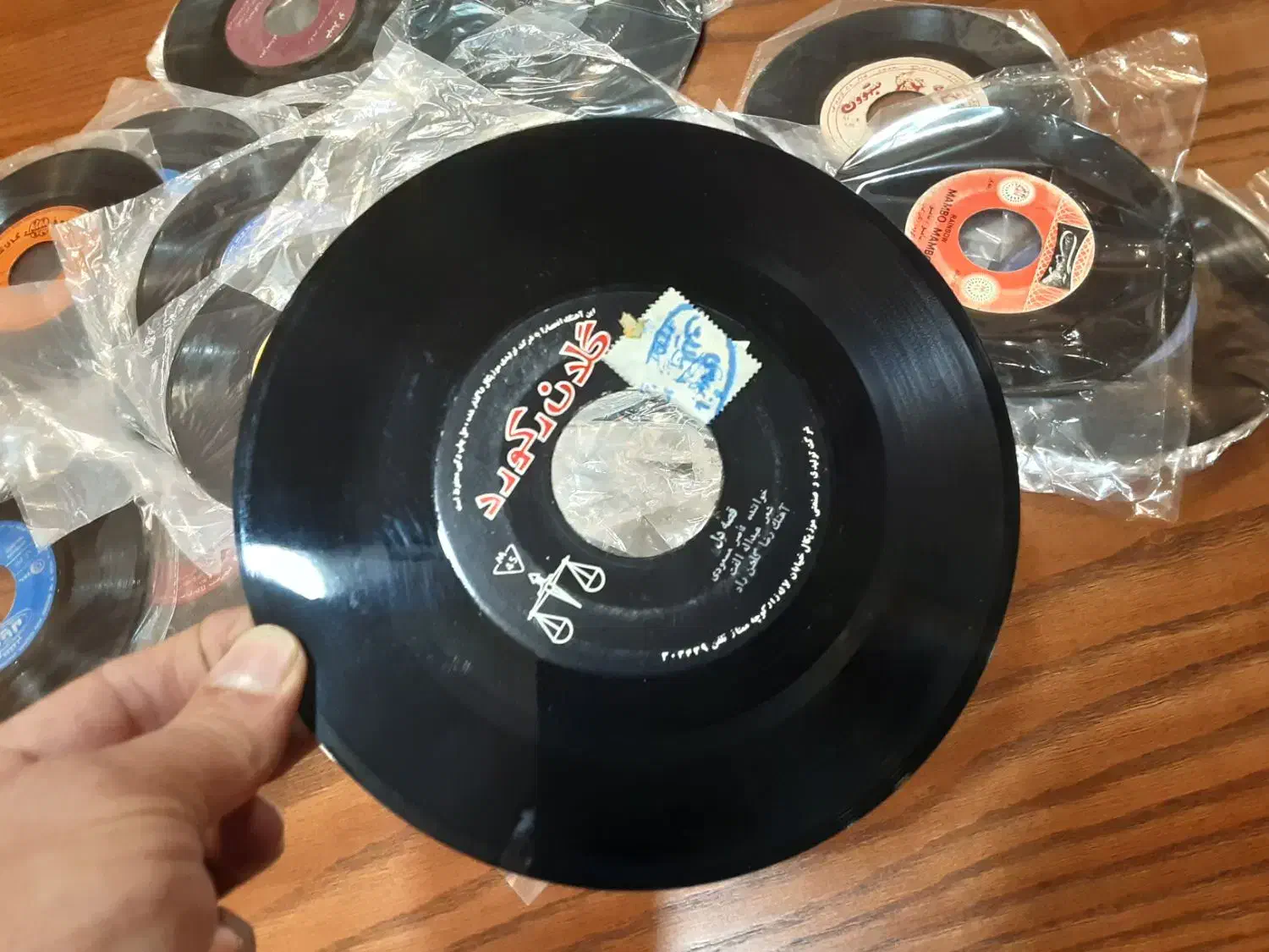 گرامافون|کلکسیون اشیاء عتیقه|رشت, شهرک قدس|دیوار