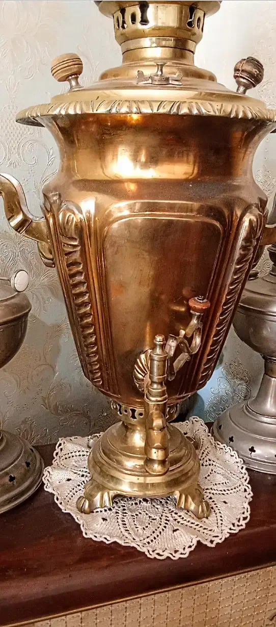 سماورذغالی تراشدارروس وسینی قلمدارومشربه قاجارظروف|کلکسیون اشیاء عتیقه|زنجان, |دیوار