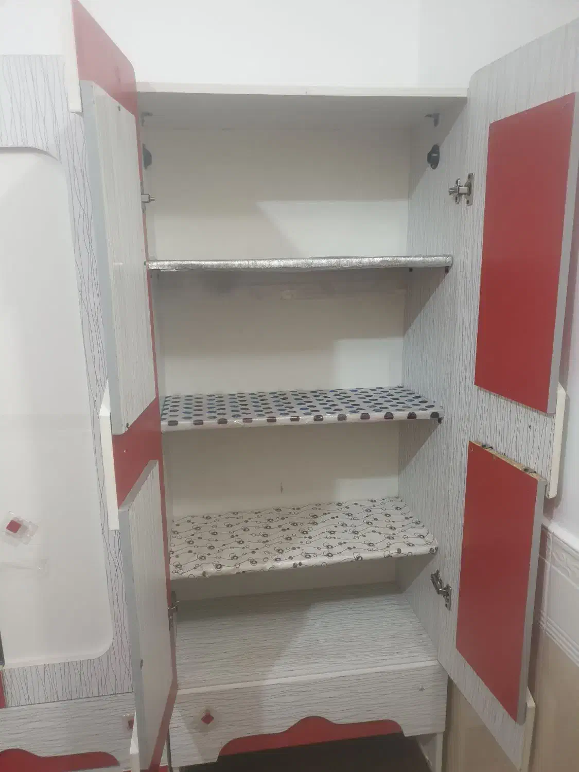 کمد بچه دوعدد یک عدد بوفه شیشه ای ۱عددمیز|جاکفشی، کمد، دراور|قوچان, |دیوار