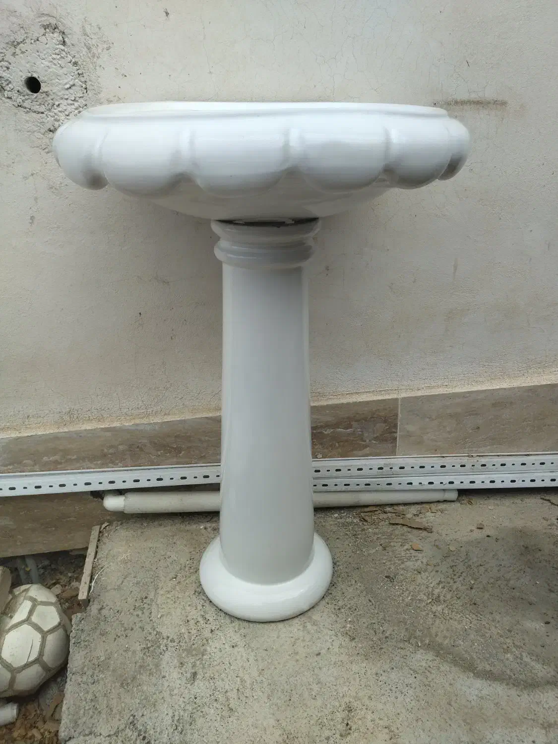 روشویی سفید وتمیز وزیبا|لوازم سرویس بهداشتی|مرزن‌آباد, |دیوار