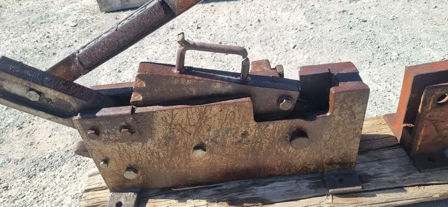 قیچی میلگرد بر فولادی قدیمی در حد نو|ابزارآلات|زاهدان, |دیوار