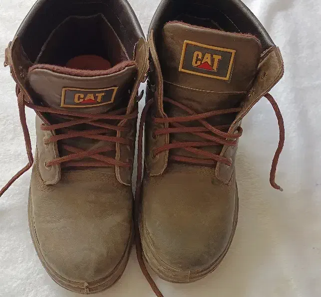 نیم پوت|کیف، کفش، کمربند|قم, زاویه|دیوار