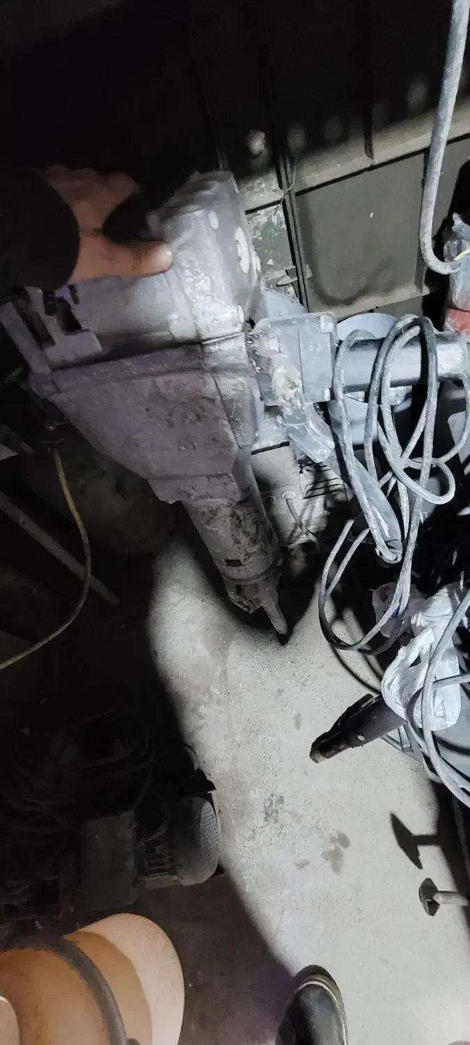 هیلتی ۳۲ کیلویی|ماشینآلات صنعتی|اندیشه, اندیشه فاز ۲|دیوار