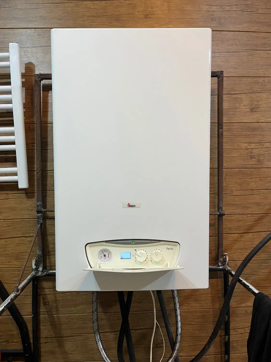 تعمیرات تخصصی پکیج دیواری و رادیاتور|خدمات پیشه و مهارت|بابلسر, |دیوار