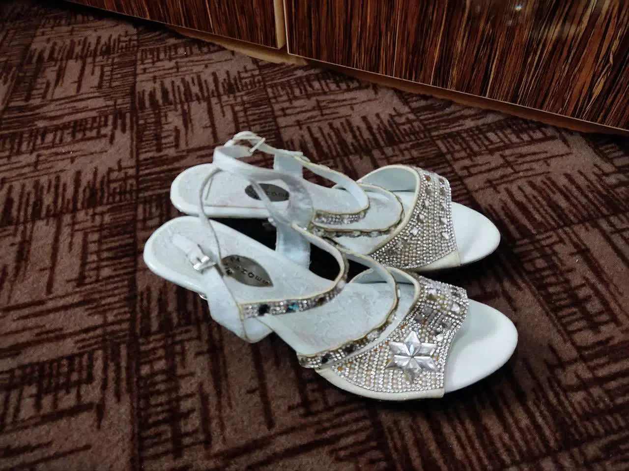 صندل مجلسی|کیف، کفش، کمربند|رشت, دباغیان|دیوار