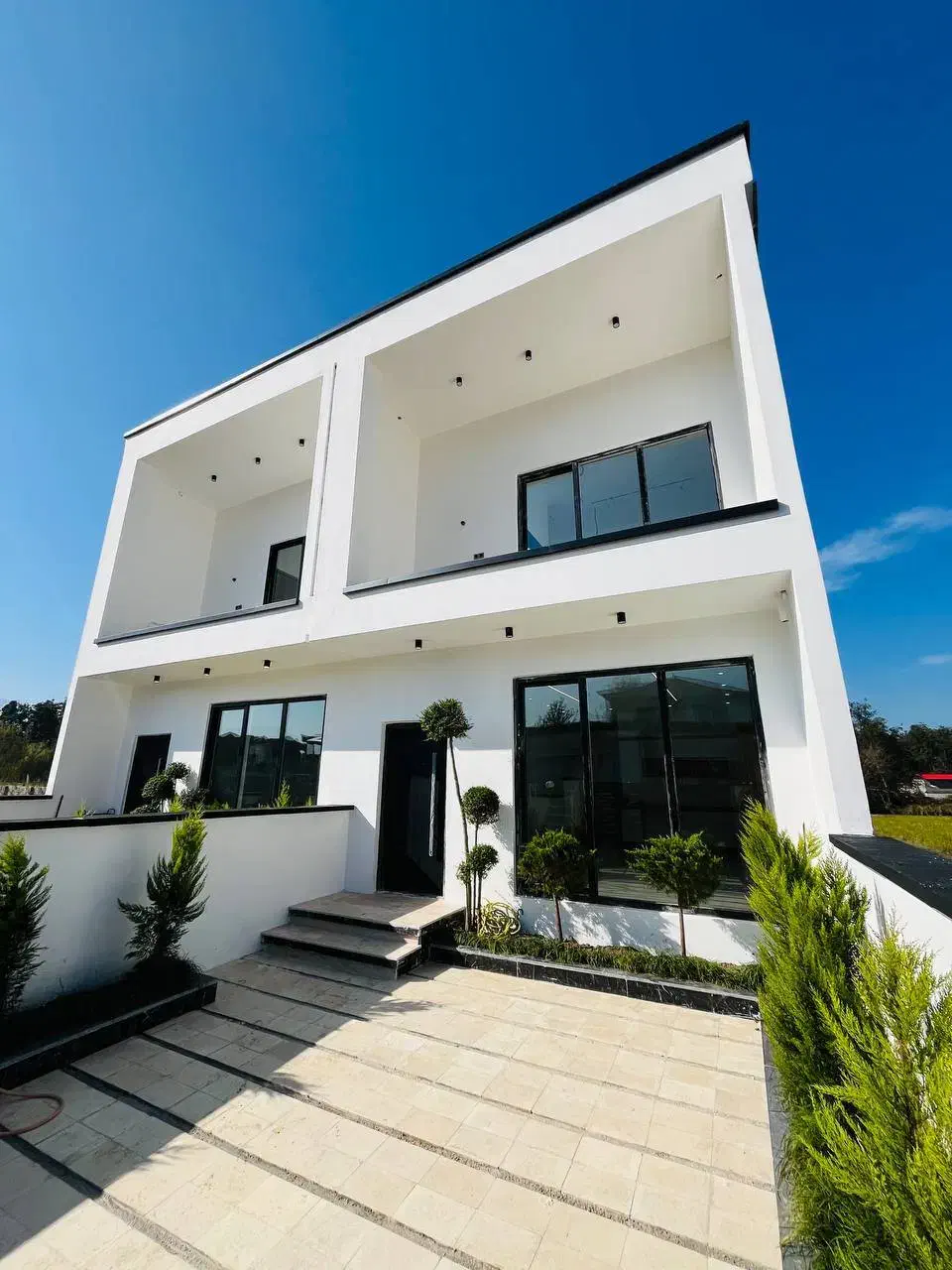 ویلایی ۳طبقه نزدیک به میدان یادبود|فروش خانه و ویلا|بروجرد, |دیوار