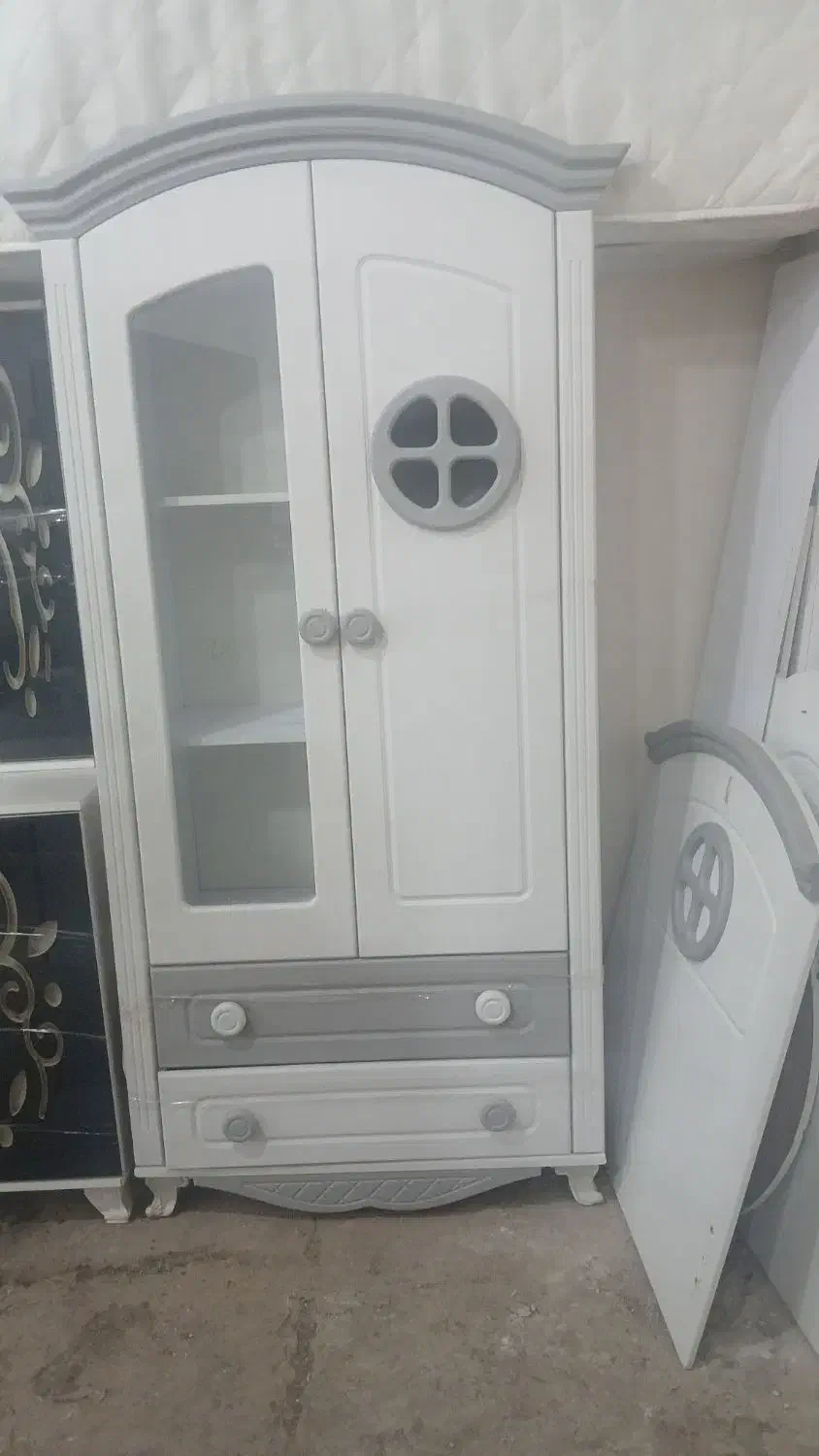 کمدوتخت نوجوان بسیارشیک وتمیز همراه باتشک|تخت و سرویس خواب|قم, بکایی|دیوار