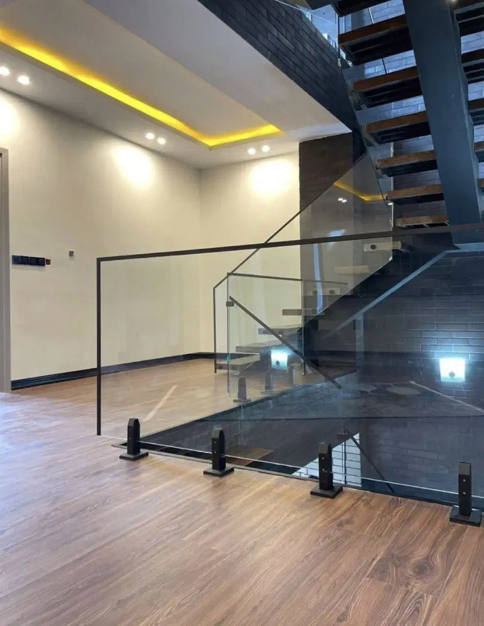 شیشه سیکوریت سوپر کلیر|خدمات پیشه و مهارت|محمودآباد, |دیوار