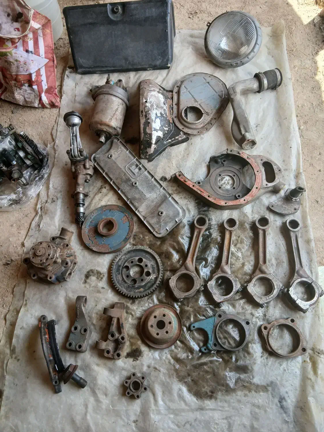 تعدادی لوازم یدکی بنز خاور|قطعات یدکی و لوازم جانبی|همدان, |دیوار