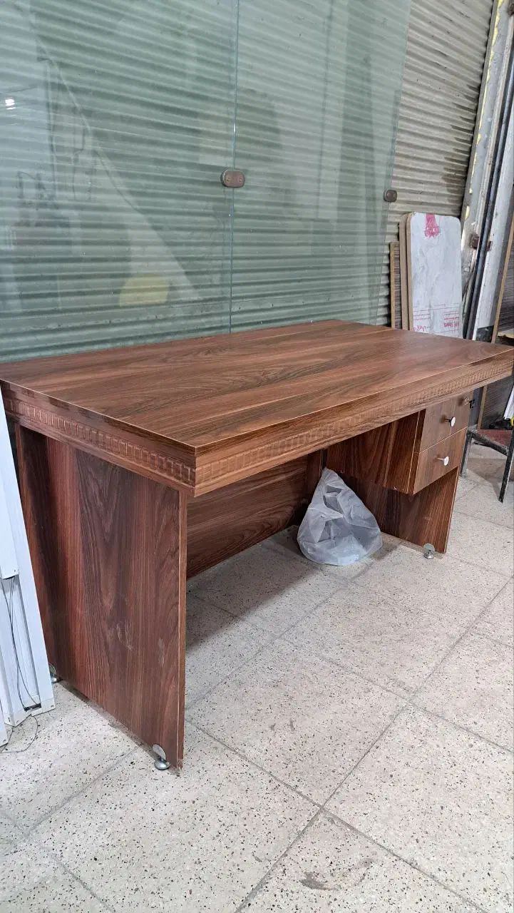 میز کار ، تمیز ، سالم بدون خط خش|میز تحریر و کامپیوتر|رشت, حومه رشت|دیوار