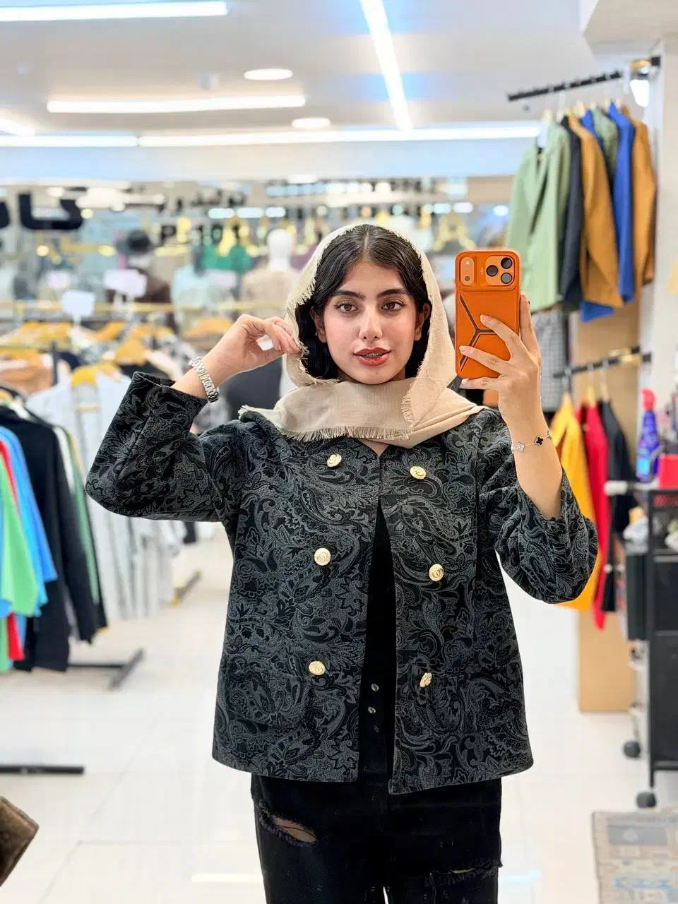 کت و شومیز|لباس|شیراز, سیاه سنگ|دیوار