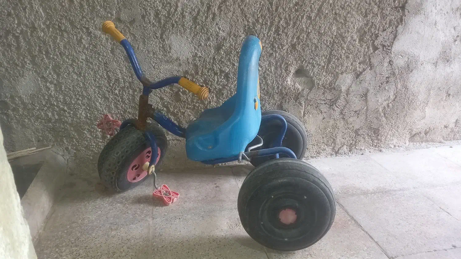 دوچرخه|دوچرخه، اسکیت، اسکوتر|سیسخت, |دیوار