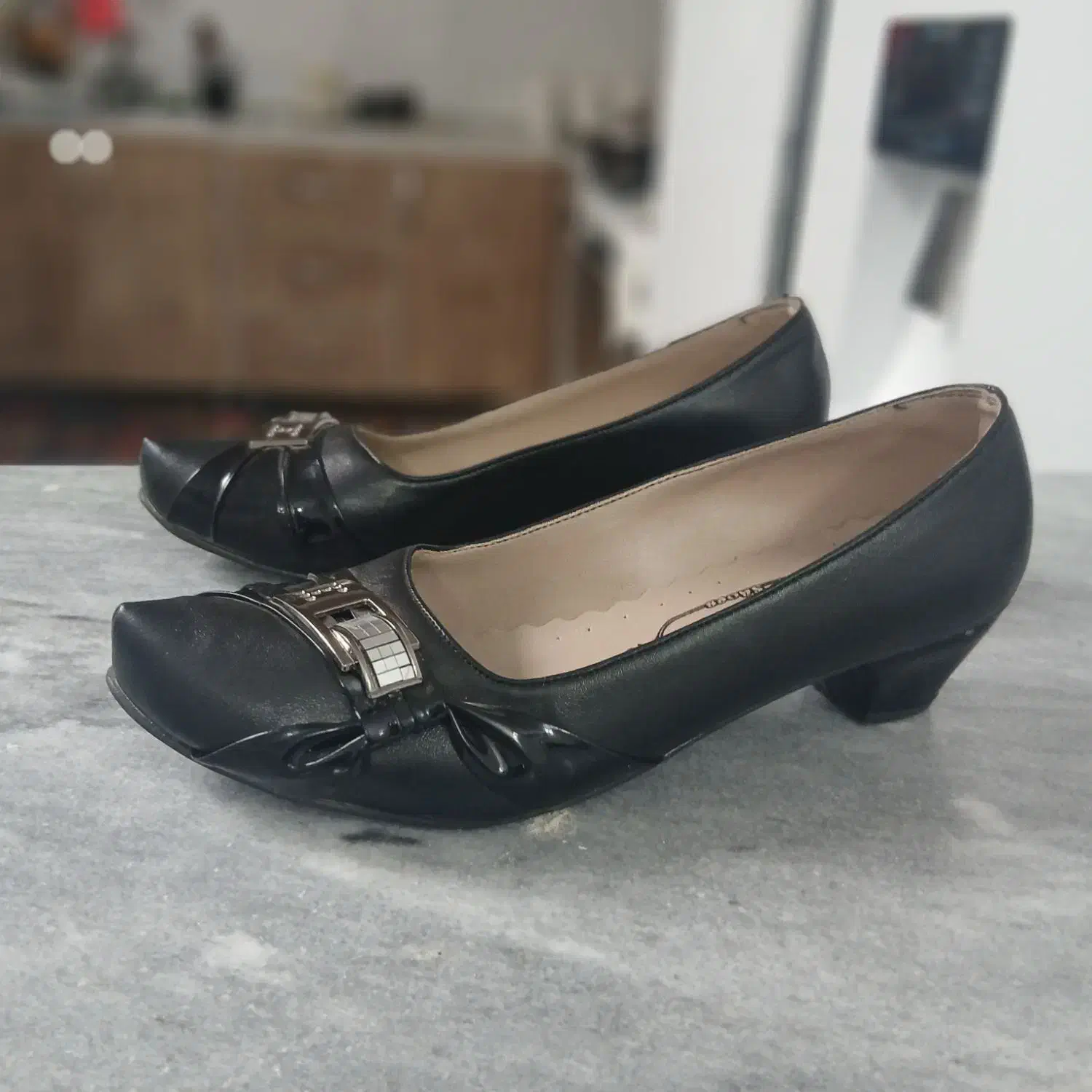 کفش مجلسی|کیف، کفش، کمربند|اقبالیه, |دیوار