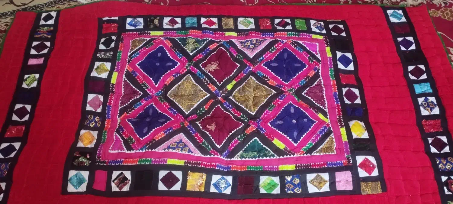 دوشک|رختخواب، بالش، پتو|خاش, |دیوار