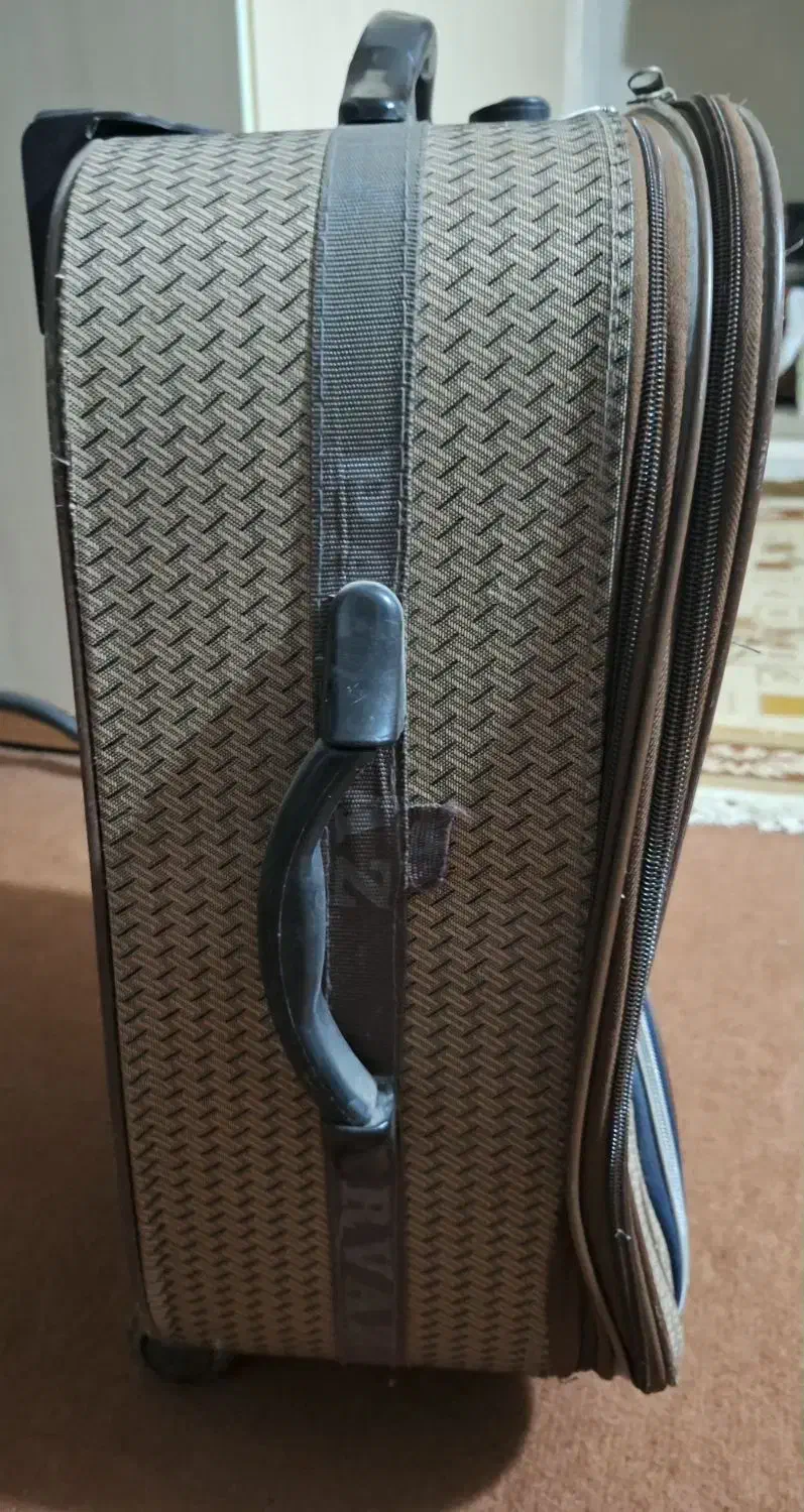 چمدان مسافرتی کوچک|کیف، کفش، کمربند|ساری, |دیوار