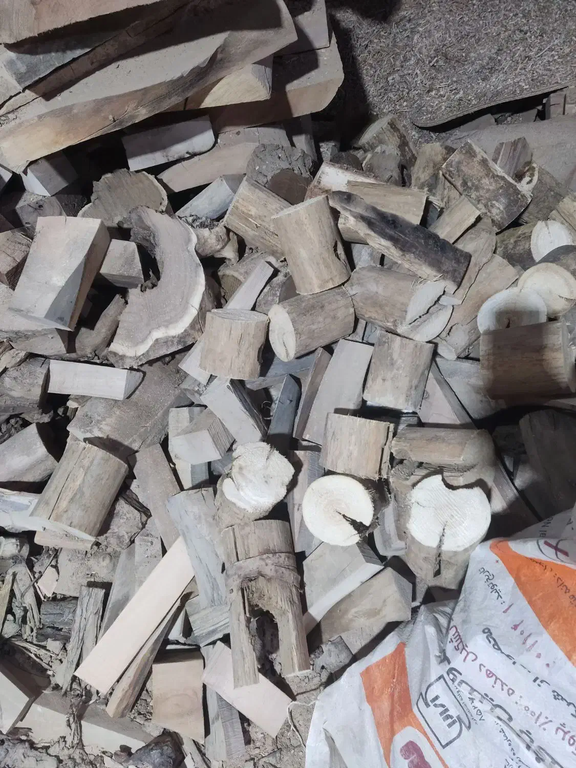 چوب هیزمی کیلویی و بسته بندی|خدمات باغبانی و درختکاری|اصفهان, لیمجیر|دیوار