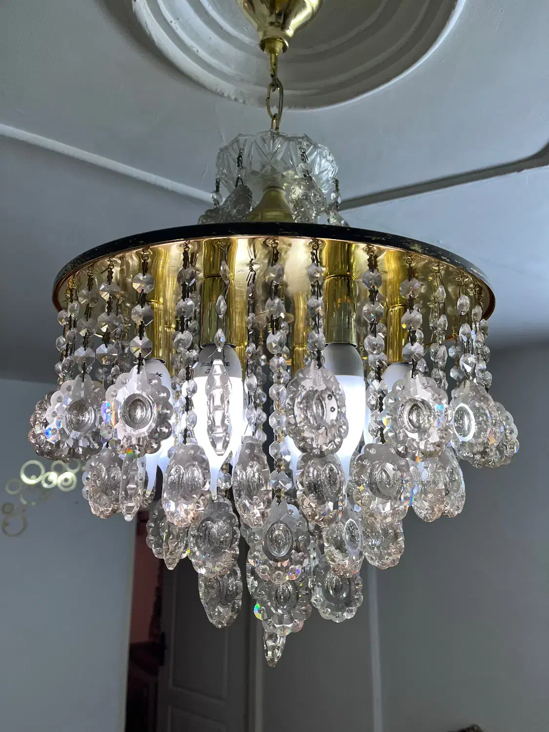 لوستر|لوستر و چراغ آویز|قدس, شهر‌قدس|دیوار