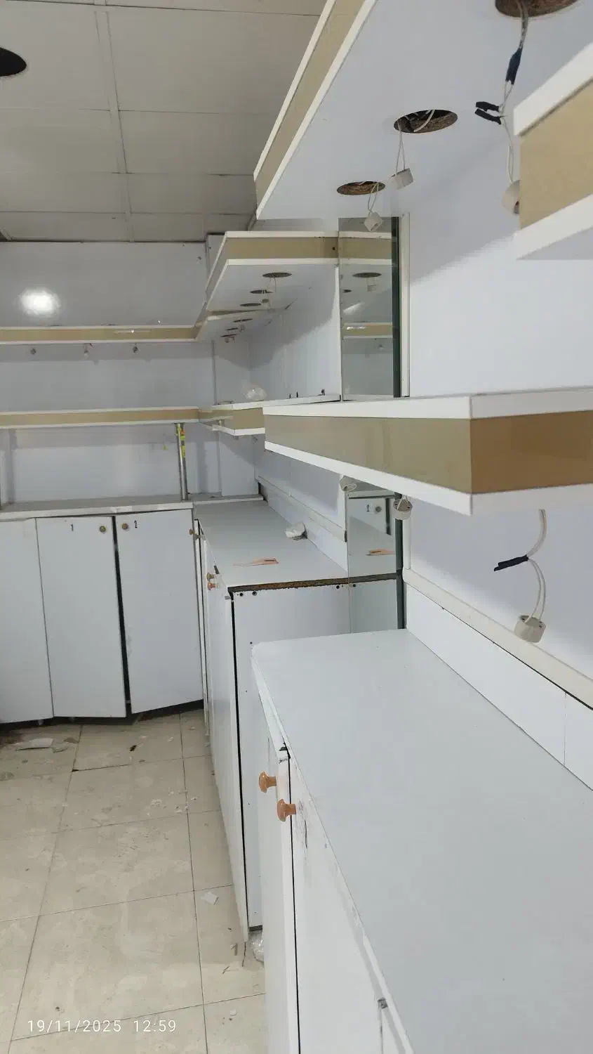 فلکه صادقیه بورس کیف و کفش|اجارهٔ مغازه و غرفه|تهران, صادقیه|دیوار