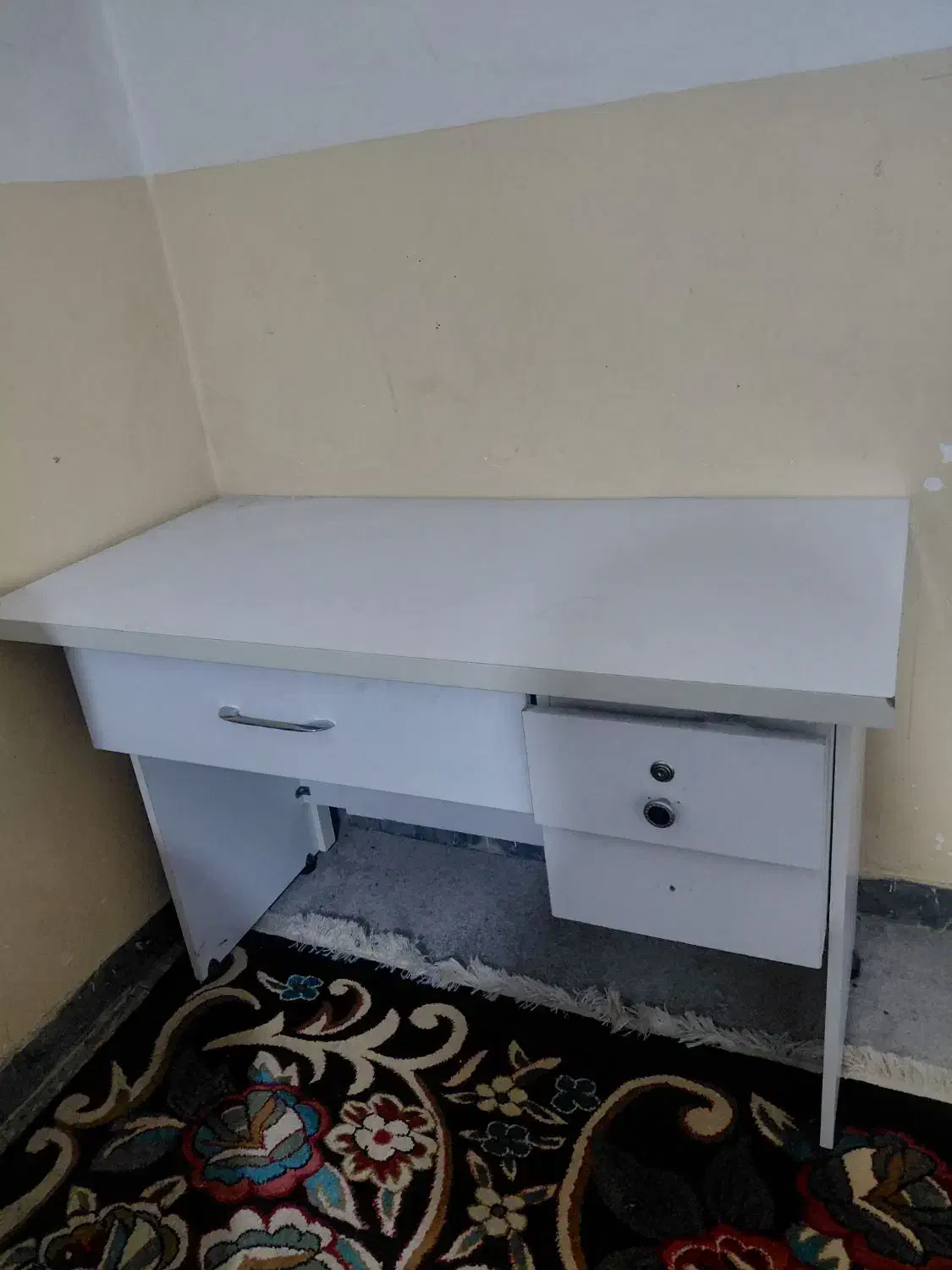 میز تحریر|میز تحریر و کامپیوتر|دهدشت, |دیوار