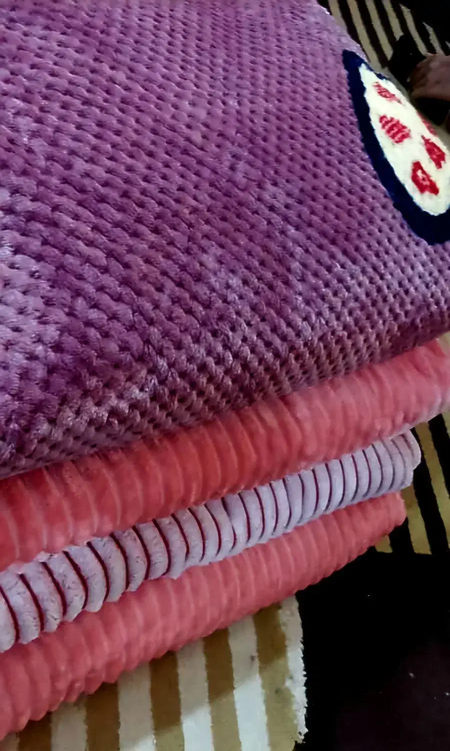 پتو دو نفره مسافرتی جنس خارجی درجه یک|رختخواب، بالش، پتو|دوگنبدان, |دیوار