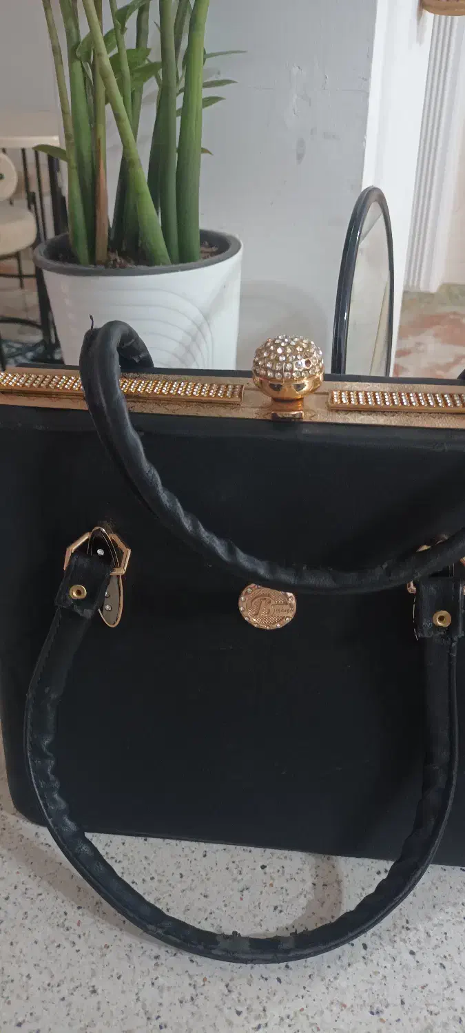 کیف مجلسی|کیف، کفش، کمربند|رشت, آزادگان|دیوار