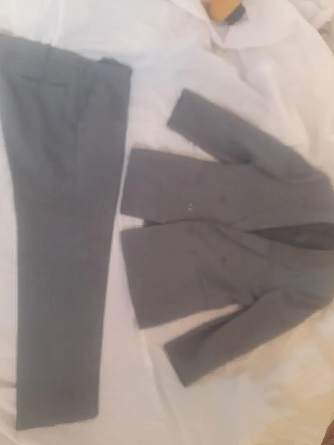 کت وشلوار در حد نوو۲ جفت کفش و یک شلوار لی پسرانه|لباس|تاکستان, |دیوار