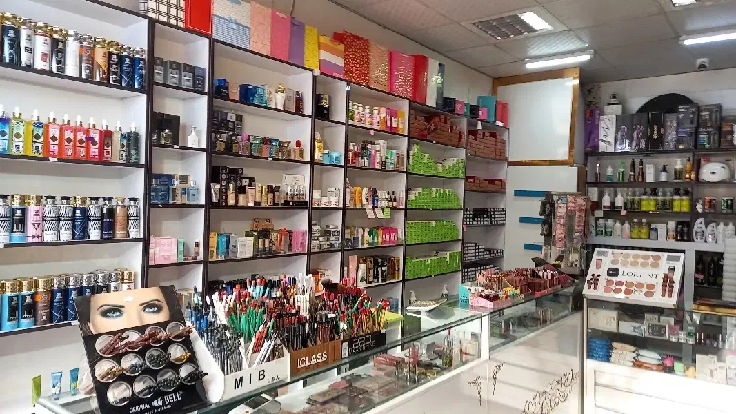 واگذاری مغازه (فقط دکور بدون جنس )آرایشی عطرادکلن|فروشگاه و مغازه|مشهد, نکاح|دیوار